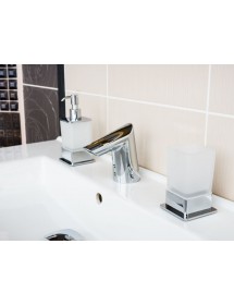 Distributeur de savon liquide en verre pose libre PLAZA 8x8x16,5 cm Distributeur de savon liquide en verre pose libre PLAZA 8x8x16,5 cm
